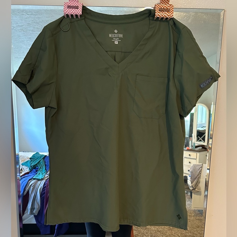 Med couture insight scrub top
